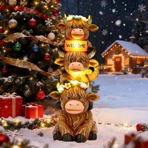 Christmas Highland Cow Statue Solar Outdoor Decor with Flower Decoration Garden Highland Cow Decor Birthday Gifts for Women Mom Winter Highland Cows Figurine for Yard Garden Lawn Decor