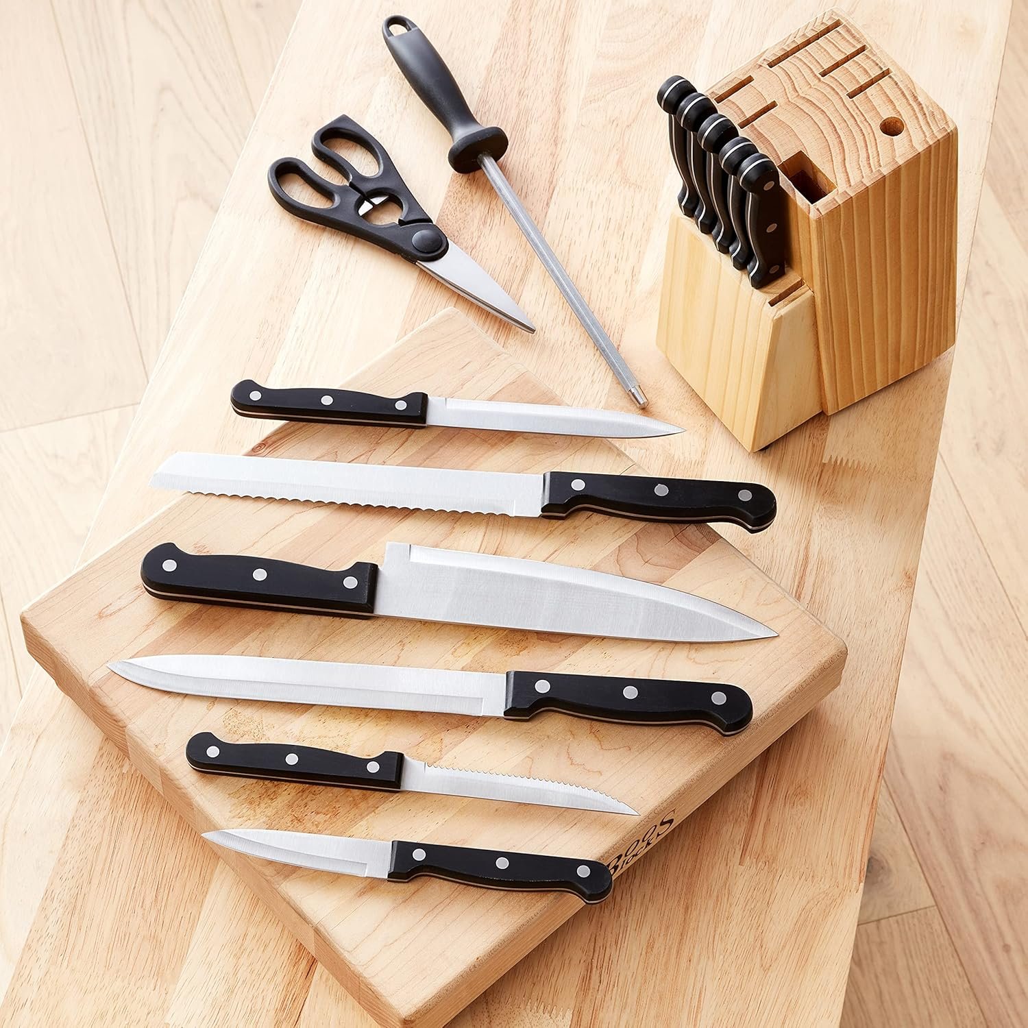 Amazon Basics 14-Piece High Carbon Stainless Steel Kitchen Knife Set with Sharpener and Pinewood Block, Black - Image 7
