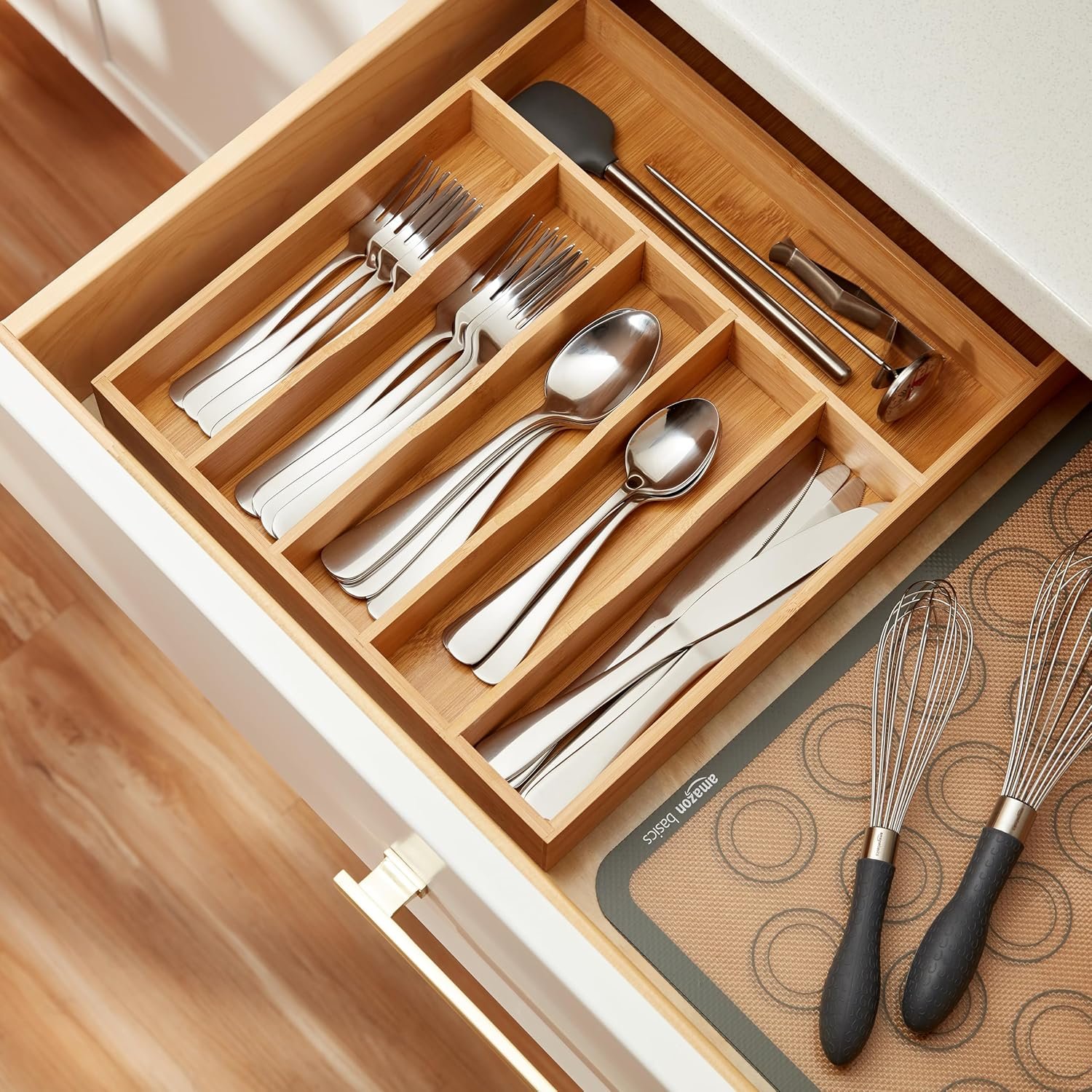 Amazon Basics Silverware Set, Stainless Steel Flatware, Dishwasher Safe, Service for 4, 20-Piece Forks and Spoons, Round Edge - Image 7