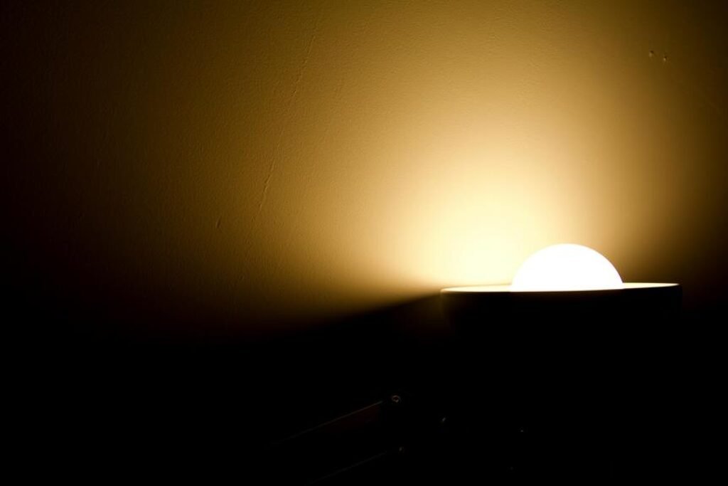 How Do You Use Lighting to Highlight Wall Art? How Do You Use Lighting to Highlight Wall Art?